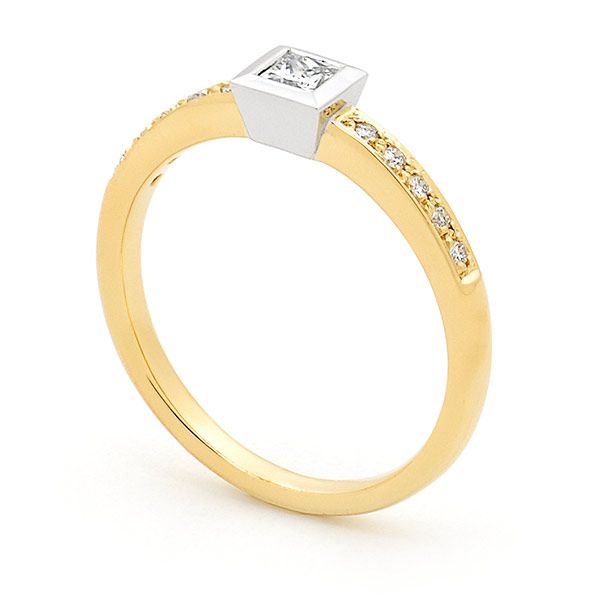 18ct Yellow Gold Princess Cut Engagement Ring